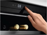 Встраиваемый винный шкаф AEG KWE884520M 0