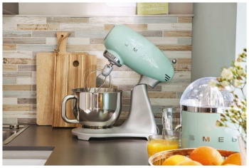 Миксер с чашей SMEG SMF02PGEU